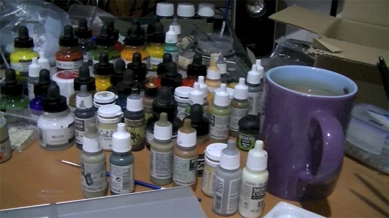 A very meesy bench I am not a tidy person as the picture shows, paints everywhere